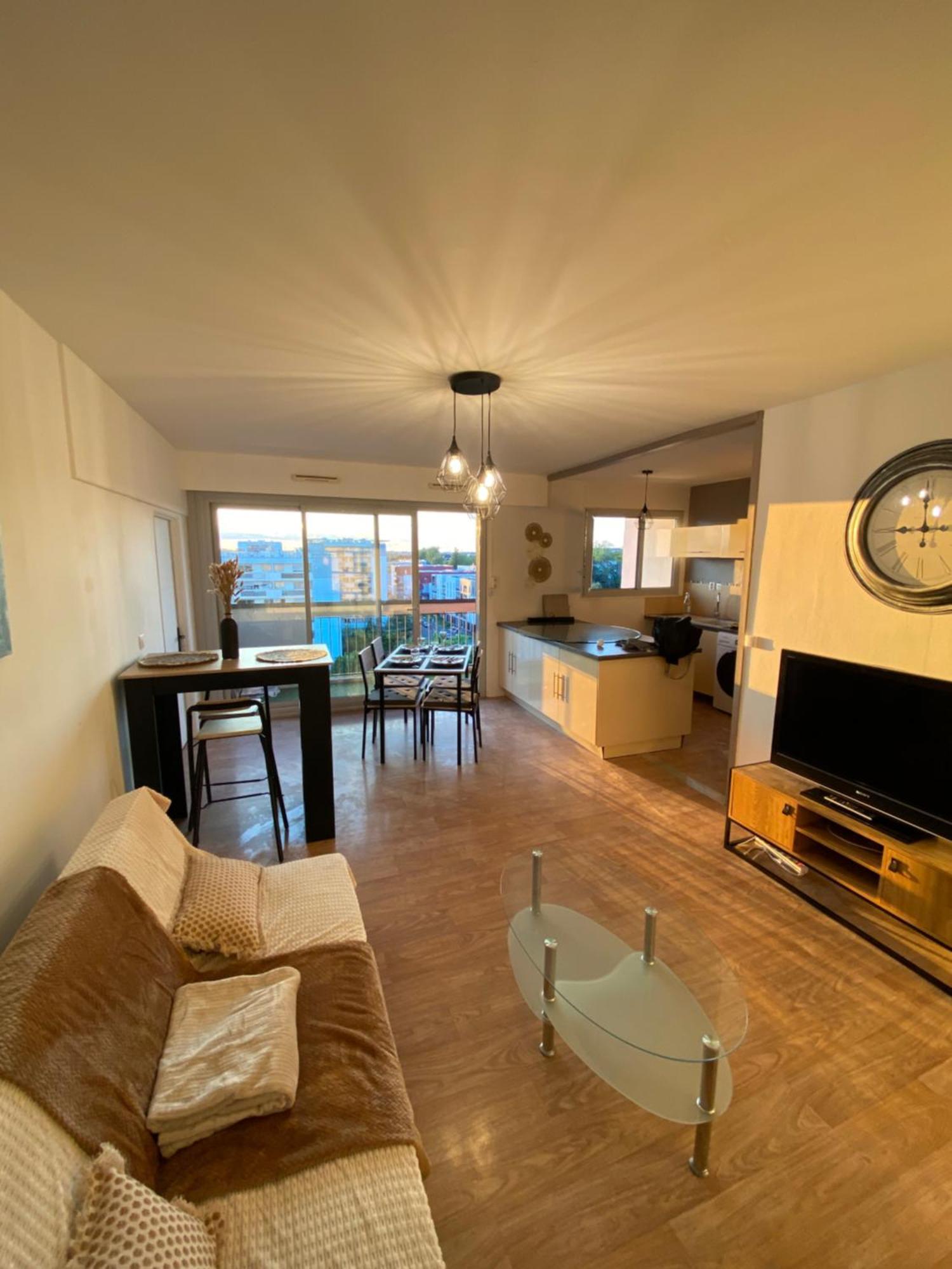 Appartement Spacieux - 10' Gare อองเชร์ ภายนอก รูปภาพ