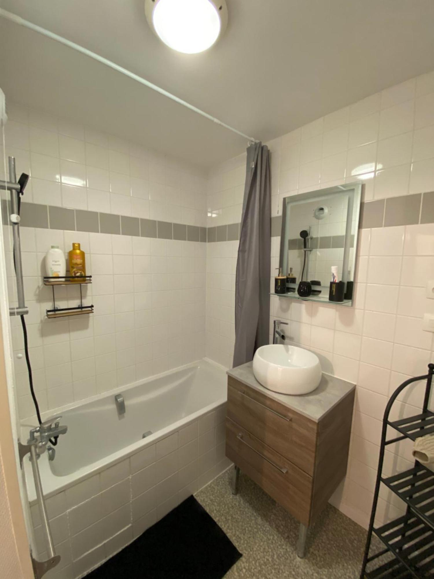 Appartement Spacieux - 10' Gare อองเชร์ ภายนอก รูปภาพ
