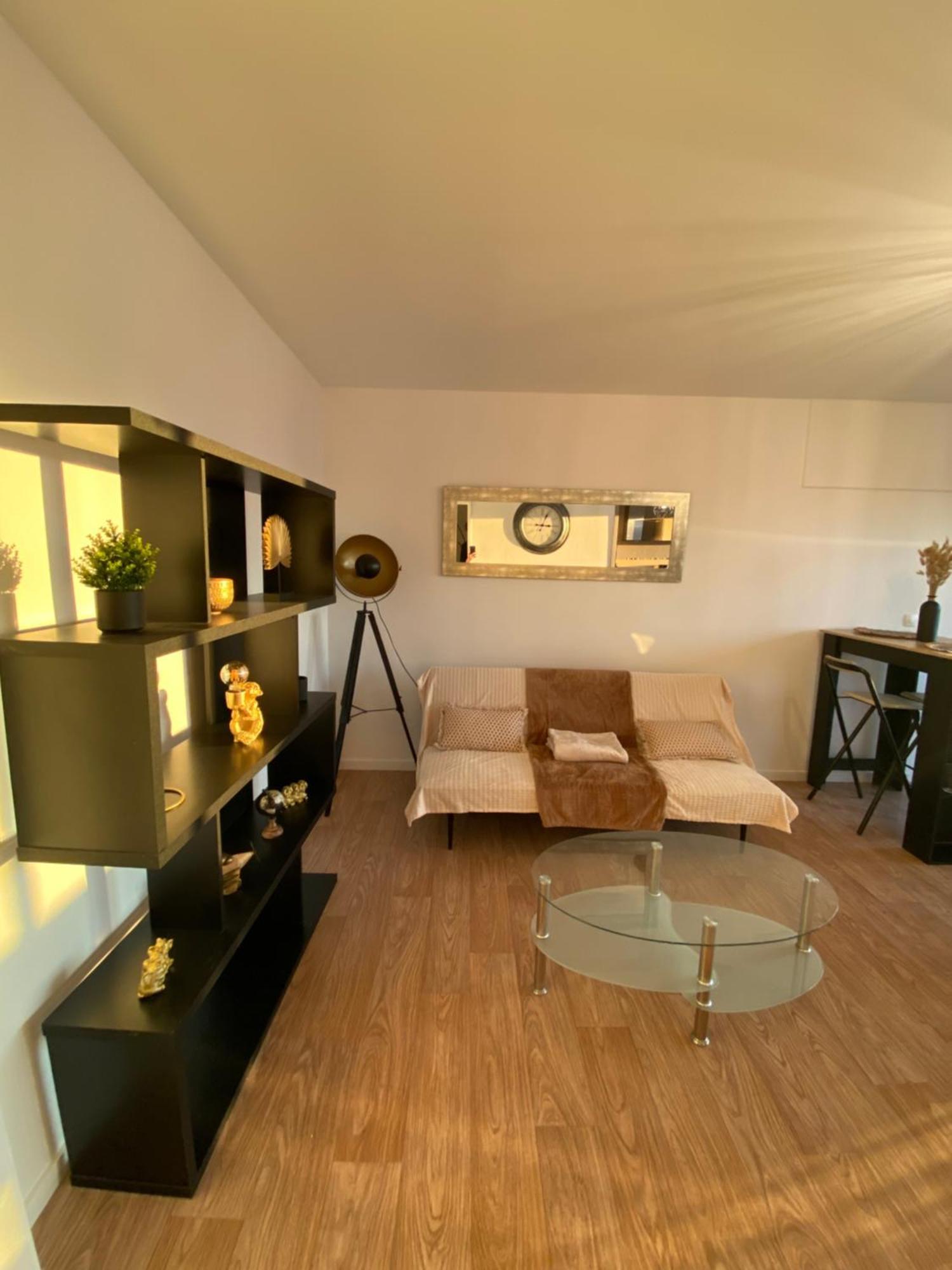Appartement Spacieux - 10' Gare อองเชร์ ภายนอก รูปภาพ